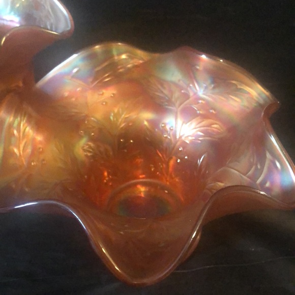 Carnival glass pair: scalloped gold orange bowls leaves & berries circa 1940 - Picture 4 of 8